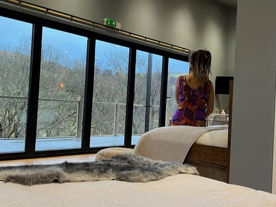 Luxury Lodge In The Treetops Llanbrynmair Kültér fotó